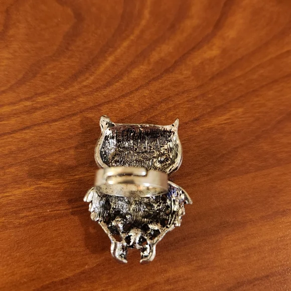 Silver Owl Heavy Metal Enamel Ring with Black and Green & Silver Rhinestones - Picture 4 of 4